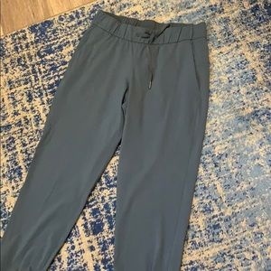 On the fly Lululemon Joggers Size 6